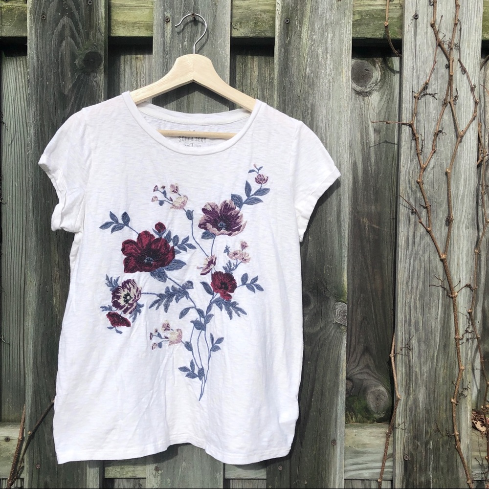AMERICAN EAGLE White Embroidered Floral Tee